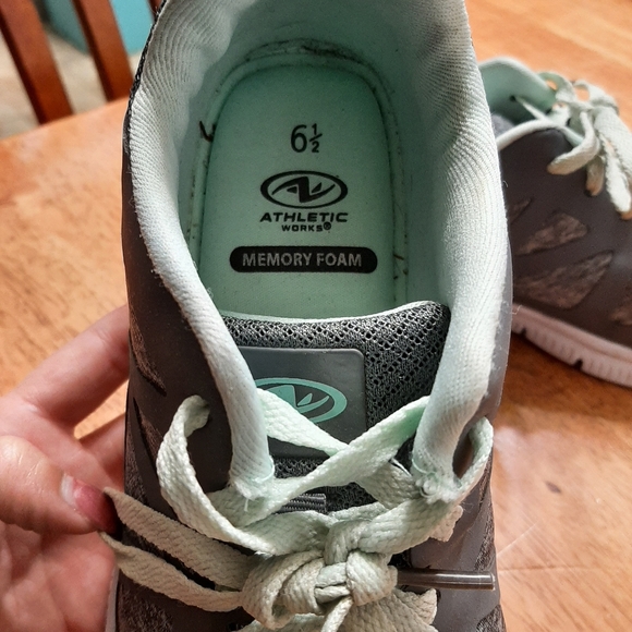 Shoes - Picture 1 of 3